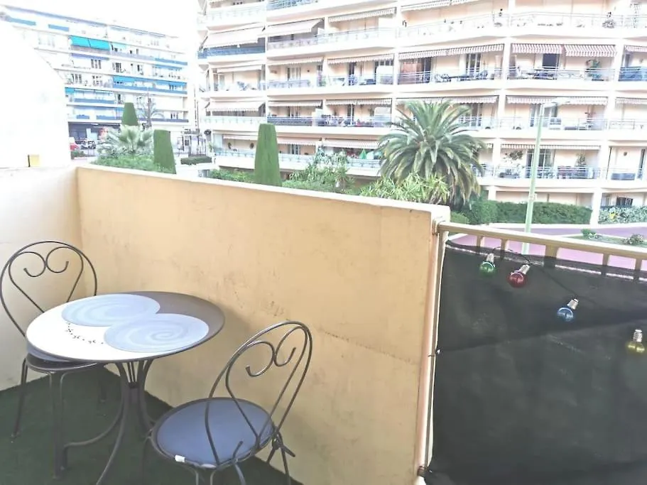 Tres Joli Studio,Bien Equipe Terrasse,Internet Le Cannet 0*,  France